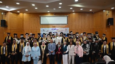 حفل تخرج الدفعة الثانية لكلية الألسن بجامعة الفيوم