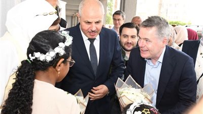 وفد البنك الدولي يشيد بتجربة مستشفى جامعة قناة السويس في تطوير الرعاية الصحية الأولية
