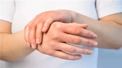 علاج برودة اليدين والقدمين.. تجنب التدخين لهذا السبب