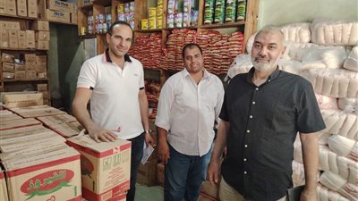 ضبط تاجر جمع زيت وسكر مدعمين لبيعهم بأسعار مضاعفة بالبحيرة