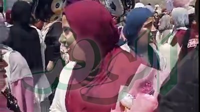 ورود وشوكولاتة وبلالين.. استقبال حافل لطلاب الثانوية بالبحيرة