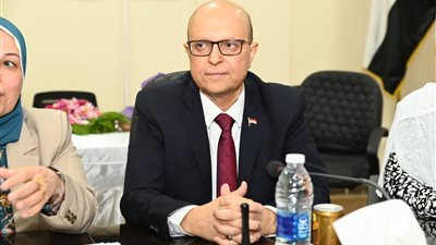 مجلس كلية التمريض بجامعة أسيوط يُكرِّم الدكتور أحمد المنشاوي