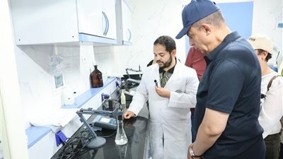 محافظ المنيا يتفقد محطة مياه “عرب الزينة” بسمالوط