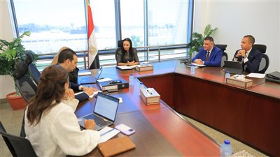 وزيرة التضامن تبحث آليات تطوير صندوق دعم الصناعات الريفية والبيئية