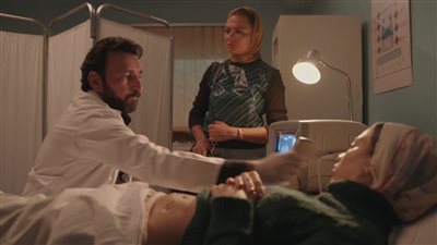 مسلسل تحت السن الحلقة 10.. وفاة هنا يغير مسار التحقيق