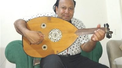 خالد الأمير يهدي الشاعر الموسيقار أحمدالشوكي عوده الخاص 