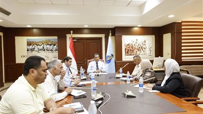 محافظ  البحر الأحمر يستعرض المشروعات المقدمة  للدورة الرابعة  للمبادرة الوطنية للمشروعات الخضراء الذكية