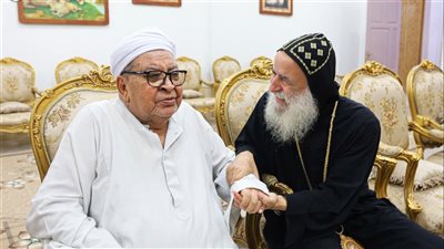 شيخ الازهر يوفد شقيقه للاطمئنان على صحة الأنبا بيمن مطران نقادة وقوص 