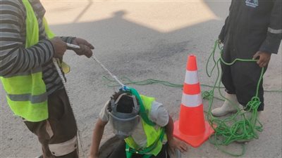 تطهير شبكات الصرف الصحي بمنطقتي النخيل 1 والأوركيد بحدائق أكتوبر
