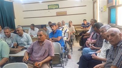 تفاصيل اجتماع مدير تعليم أبوتشت استعدادًا لانطلاق امتحانات الدور الثاني للشهادة الإعدادية