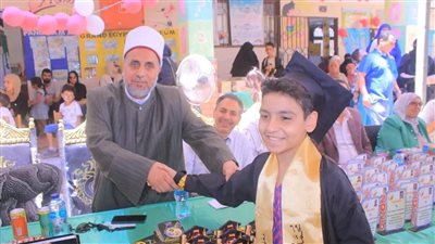 الصفوة النموذجي يحتفي بخريجيه في أجواء مبهجة