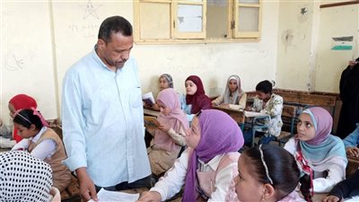 تلاميذ وطلاب صفوف النقل بقنا يؤدون الإمتحانات الدور الثاني 