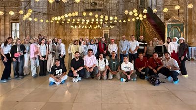 طلاب جامعة القاهرة الأهلية يزورون قلعة صلاح الدين