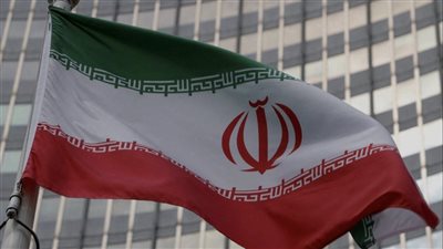  إيران تعلن استهداف قاعدة أمريكية في الكويت.. وبزشكيان: نخوض حربًا شاملة مع واشنطن