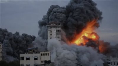 مصر تواصل إدخال المساعدات إلى غزة.. والاحتلال يصعد غاراته
