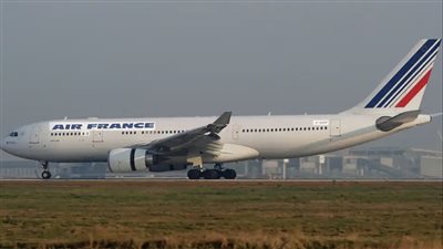 اضطراب في حركة الطيران.. إير فرانس توقف رحلاتها للرياض ودبي مؤقتًا
