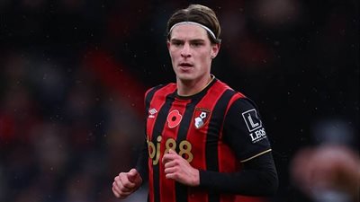 لاعب بورنموث ينقلب على ناديه بعد اهتمام اليونايتد والسيتي