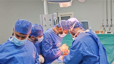 إنجاز طبي جديد.. جراحة دقيقة لتقويم العمود الفقري بشرم الشيخ