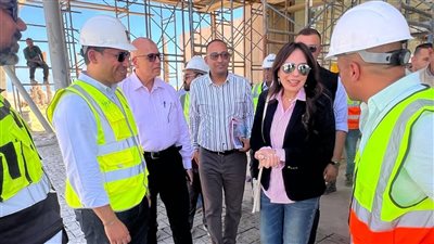 وزيرة الإسكان تتفقد مشروع تطوير 