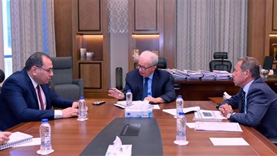 نائب رئيس الوزراء يستعرض مستجدات تنفيذ المشروع القومي لتطوير صناعة الغزل والنسيج