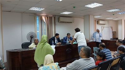 رئيس حي المعادي يستمع لشكاوى المواطنين والعمل على سرعة دراستها وإيجاد الحلول المناسبة لها