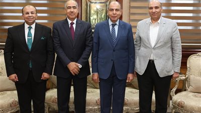 محافظ المنيا يبحث تعزيز التعاون مع النيابة الإدارية