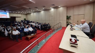 وزير النقل ومحافظ مطروح يلتقيان مشايخ قبائل مطروح لبحث تطوير خط سكة حديد مطروح–السلوم  