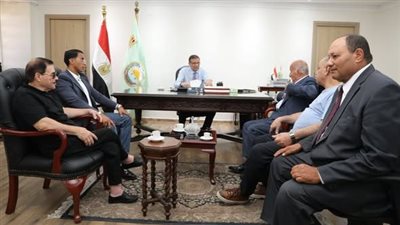 وزير الزراعة يلتقي 