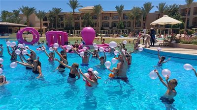  30 جنسية تحتفل بالبينك بارتى بفنادق الغردقة