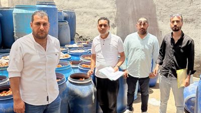 ضبط 2.5 طن مخللات مجهولة المصدر بالبحيرة