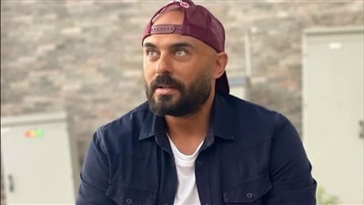 أحمد صلاح حسني يُهنئ عمرو دياب على ألبوم 