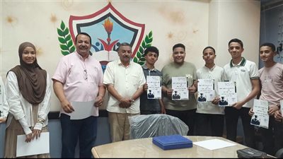 تكريم أوائل الشهادة الإعدادية بتعليم نجع حمادي