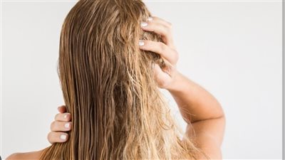 وصفات طبيعية تساعد على الحد من هيشان الشعر.. خطوات بسيطة تمنح خصلاتك نعومة ولمعانًا