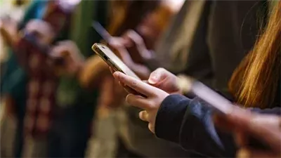 فرنسا تحظر مواقع التواصل الاجتماعي على الأطفال دون 15 عامًا