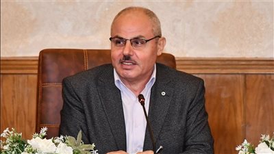 البنات يتصدرن أوائل آداب قناة السويس
