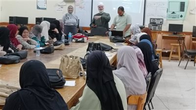 رئيس أزهر سوهاج يتفقد تدريب معلمات رياض الأطفال على توظيف الذكاء الاصطناعي