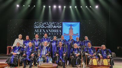 رئيس جامعة الإسكندرية يشهد حفل تخريج دفعة جديدة من برامج الدراسات العليا 