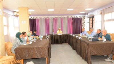 نائب رئيس جامعة أسيوط يترأس اجتماع مجلس إدارة صندوق القرية الأوليمبية