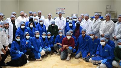 وزير الصناعة يتفقد 4 مصانع بالإسماعيلية