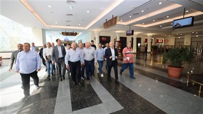 وزير النقل يتفقد محطة قطارات صعيد مصر ببشتيل.. ويعقد لقاءا موسعًا مع عدد كبير من قائدي القطارات