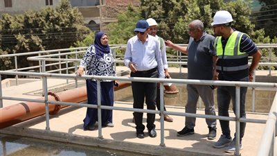 محافظ المنيا يتابع التجهيزات النهائية لمحطة مياه الأشمونين بملوي