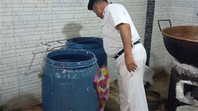  حملات بيئية على مصانع الحلويات الجافة فى سنورس