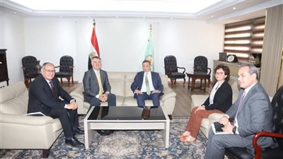 وزير الزراعة يستقبل مدير معهد 