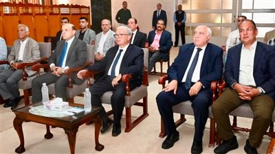 نائب رئيس الوزراء يزور شركة مصر للغزل والنسيج بالمحلة الكبرى 