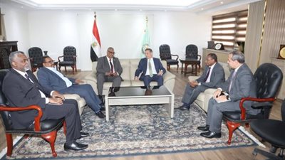 وزير الزراعة يستقبل نظيره السوداني ومدير 
