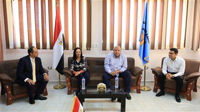 وزيرة التضامن ومحافظ مطروح يبحثان ملفات التنمية مع القيادات التنفيذية والبرلمانية