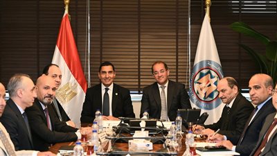 وزيرا الشباب والرياضة والمالية يبحثان عدداً من الملفات المشتركة لدعم القطاع الرياضي والشبابي