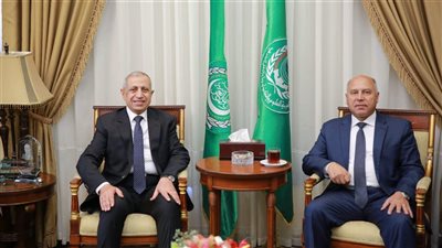 وزير النقل يهنئ الأكاديمية العربية بتقدمها في تصنيف 