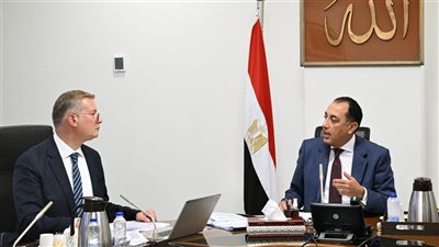 رئيس الوزراء يتابع مع وزير البترول عددا من ملفات العمل