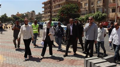 محافظ القليوبية يتابع أعمال رصف وتطوير شارع الحرية أمام مستشفى القناطر العام 